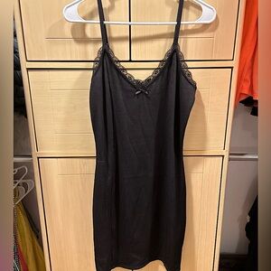 Medium lace dress with bow